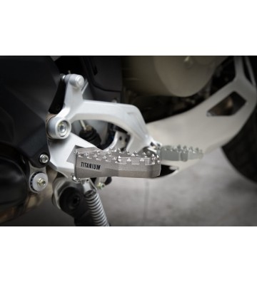 AKRAPOVIC Kit de pousa-pés em Titânio para MULTISTRADA V4 / V2 21-