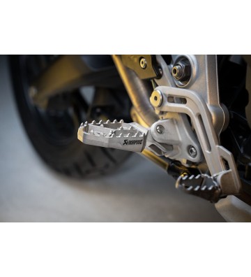 AKRAPOVIC Titanium Foot Pegs Kit for TIGER SPORT 660 24- / 800 11-20 / 850 20-24 / 900 20-24 / 1200 18-