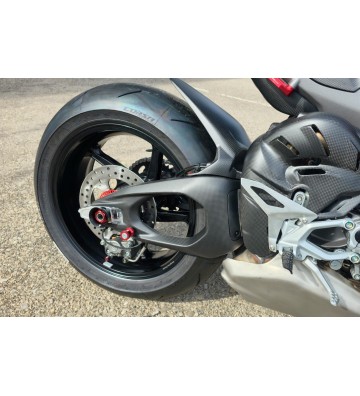 CNC RACING Carbon Swingarm Covers for DUCATI Panigale V4/S 25-26 / Streetfighter V4/S 25-26