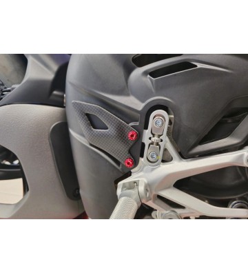CNC RACING Proteções de Tornozelo em Carbono para DUCATI Panigale V4/S 25-26