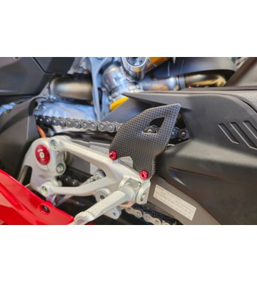 CNC RACING Proteções de Tornozelo em Carbono para DUCATI Panigale V4/S 25-26